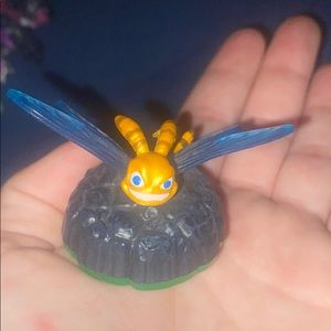 Sparx dragonfly skylander piece